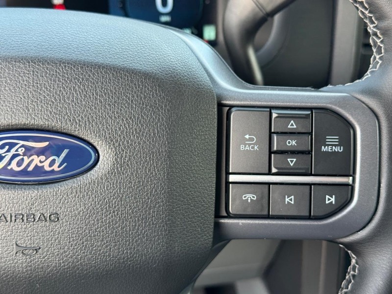 Ford F-150 Vehicle Full-screen Gallery Image 21