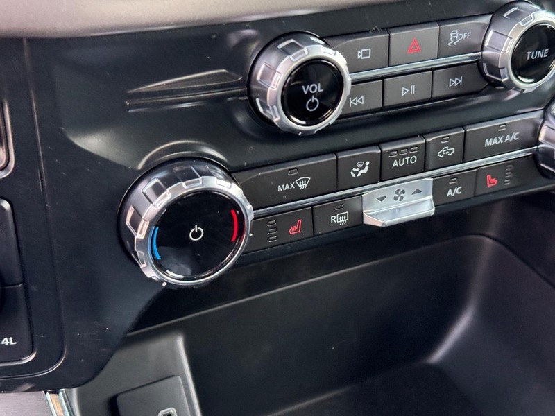 Ford F-150 Vehicle Full-screen Gallery Image 23