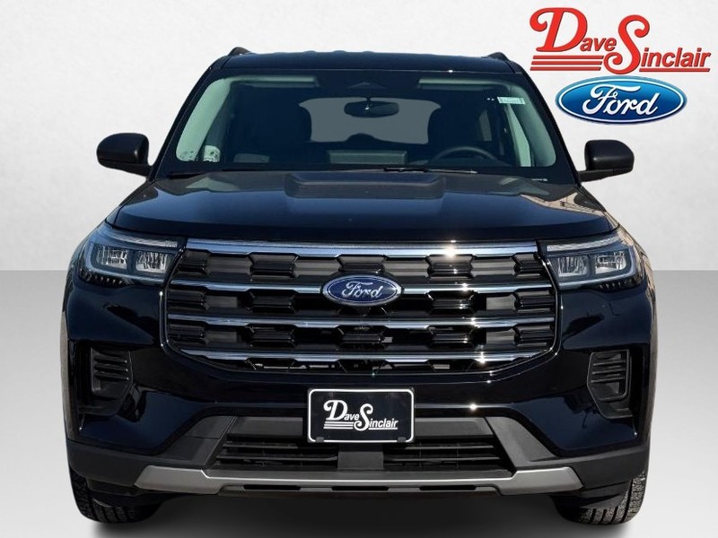 Ford Explorer Vehicle Full-screen Gallery Image 02
