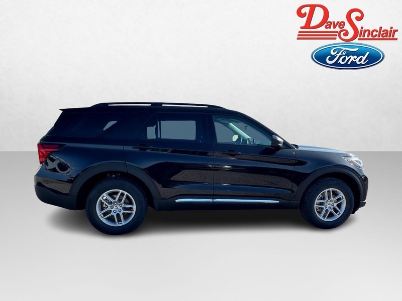Ford Explorer Vehicle Full-screen Gallery Image 05
