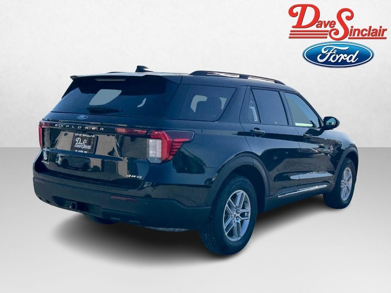 Ford Explorer Vehicle Full-screen Gallery Image 07