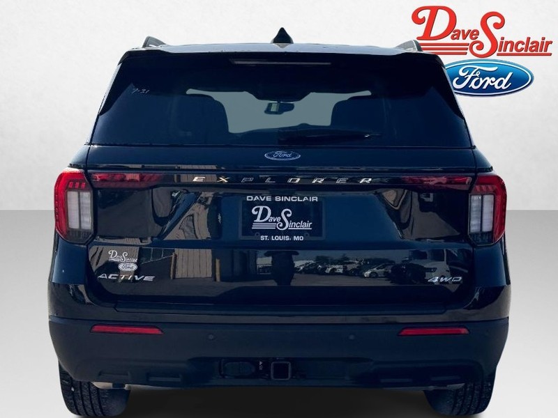 Ford Explorer Vehicle Full-screen Gallery Image 08