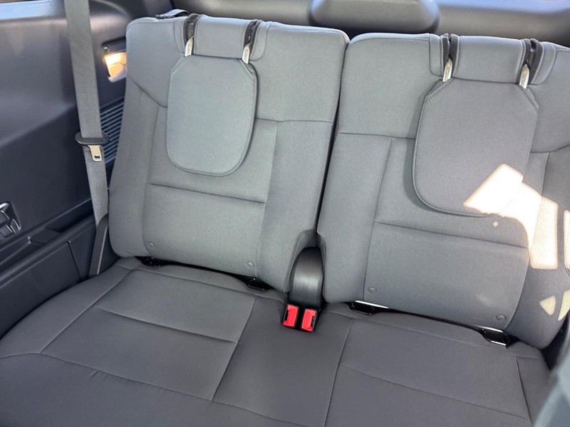 Ford Explorer Vehicle Full-screen Gallery Image 12