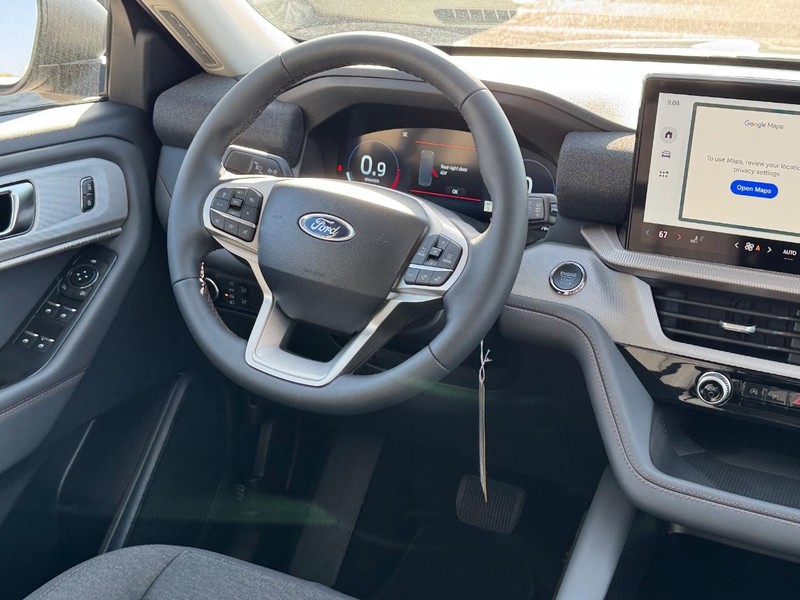 Ford Explorer Vehicle Full-screen Gallery Image 17