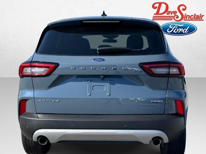 Ford Escape Vehicle Full-screen Gallery Image 08