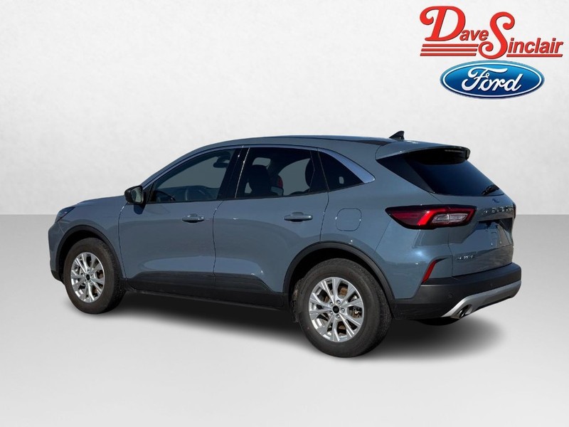Ford Escape Vehicle Full-screen Gallery Image 09