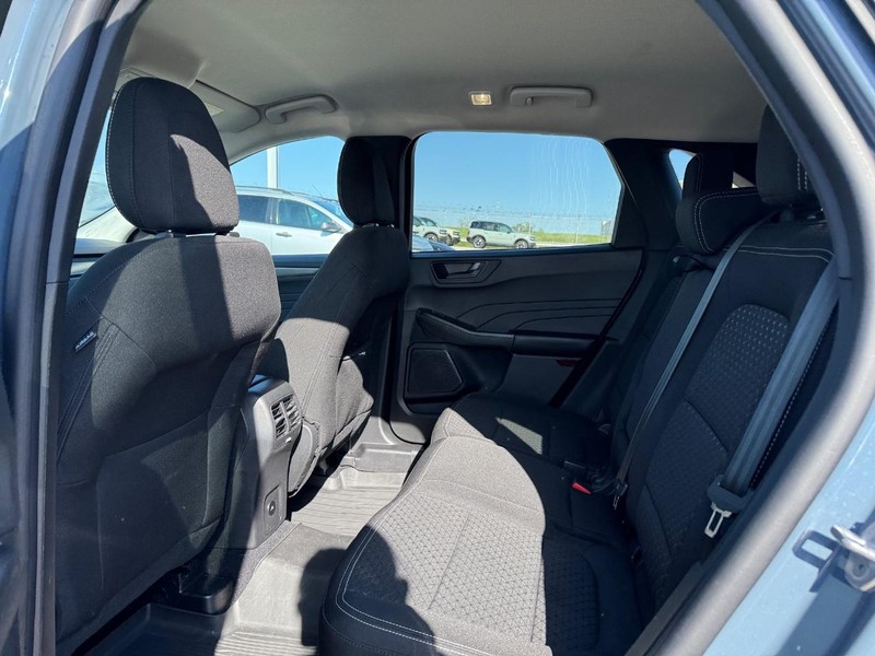 Ford Escape Vehicle Full-screen Gallery Image 12