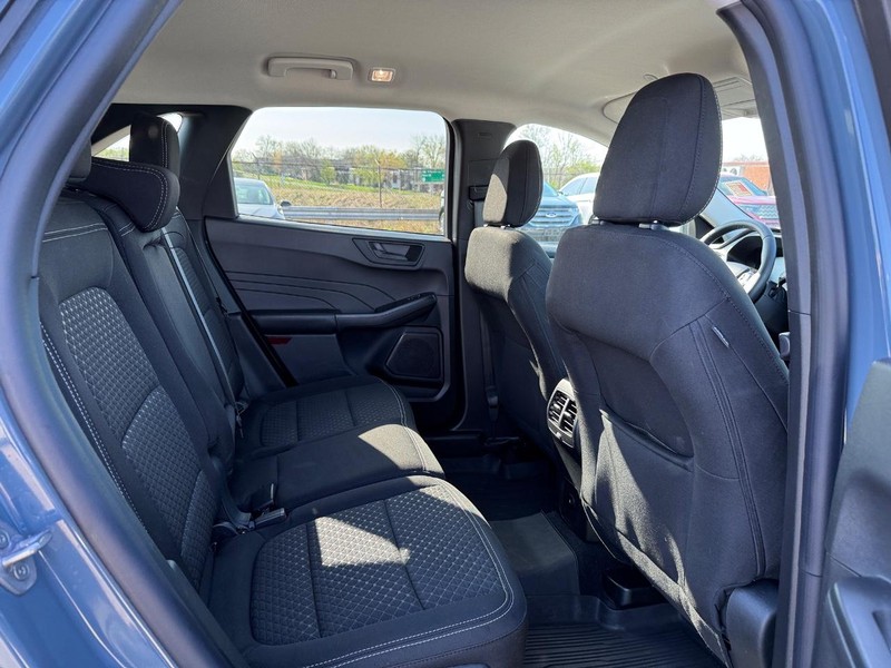 Ford Escape Vehicle Full-screen Gallery Image 13
