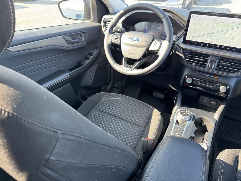 Ford Escape Vehicle Full-screen Gallery Image 14