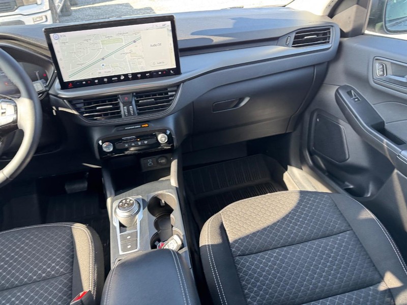 Ford Escape Vehicle Full-screen Gallery Image 16