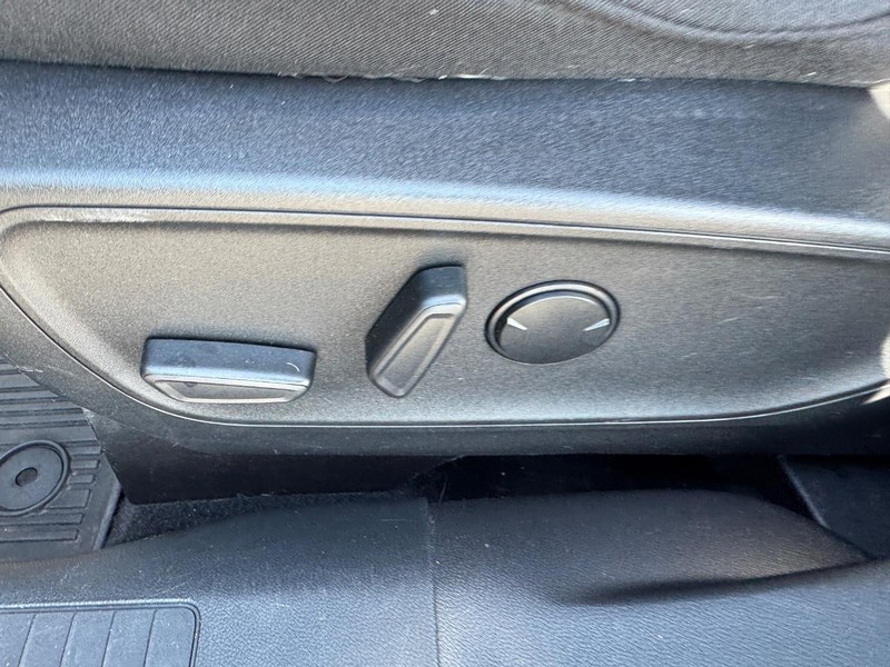 Ford Escape Vehicle Full-screen Gallery Image 17