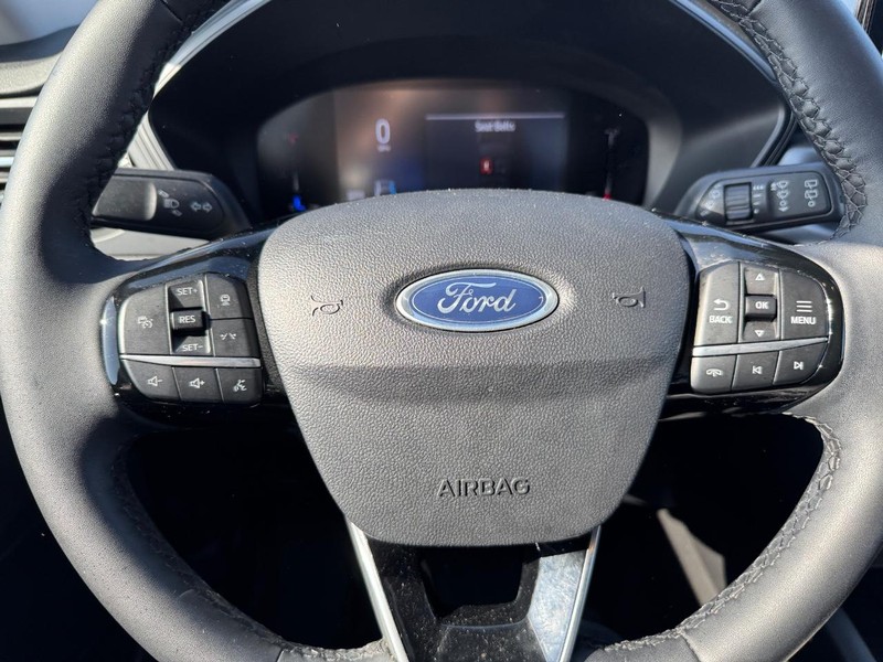 Ford Escape Vehicle Full-screen Gallery Image 19