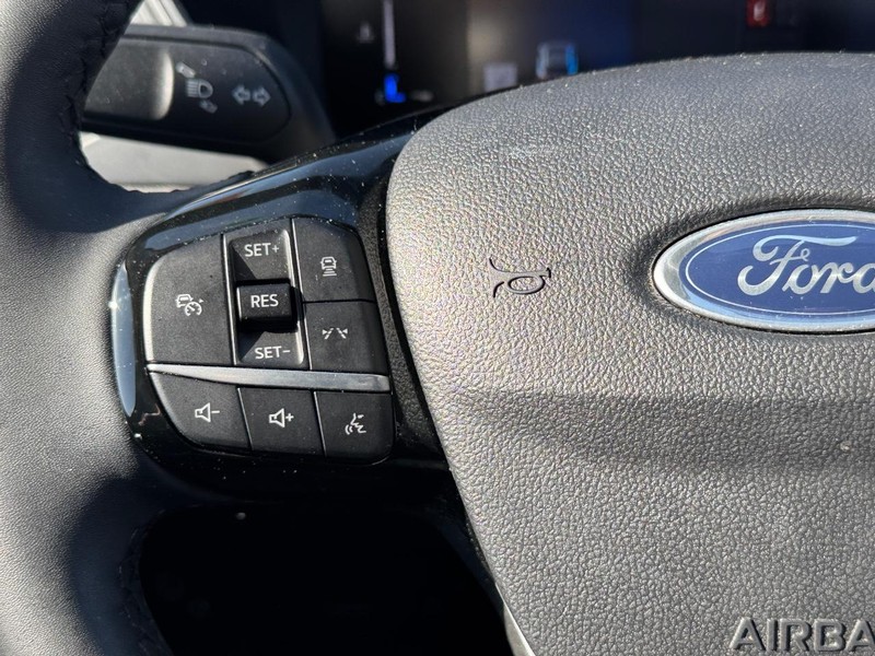 Ford Escape Vehicle Full-screen Gallery Image 20