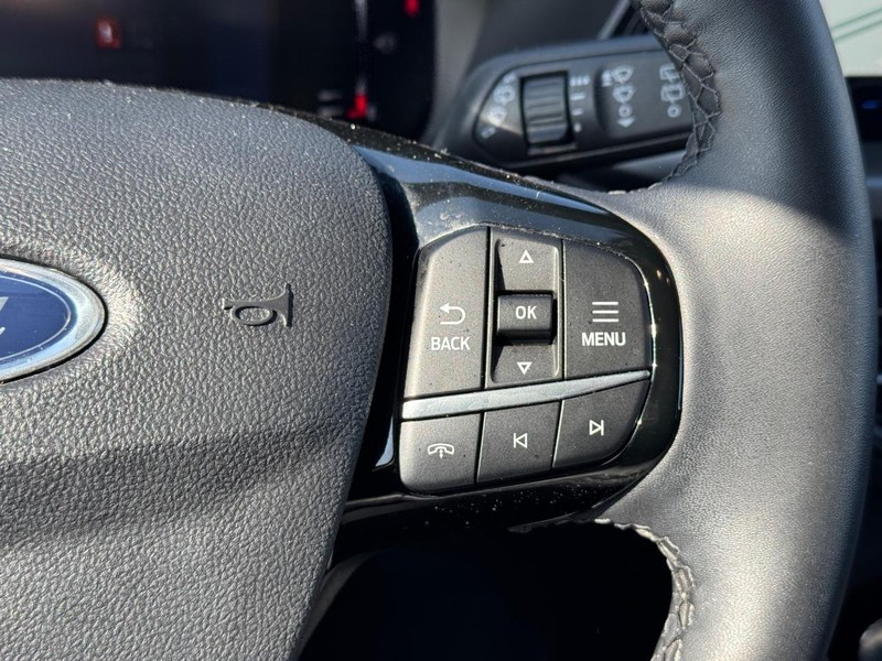 Ford Escape Vehicle Full-screen Gallery Image 21