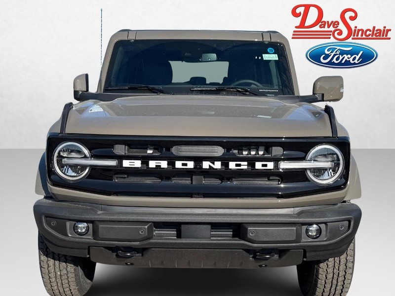 Ford Bronco Vehicle Full-screen Gallery Image 02