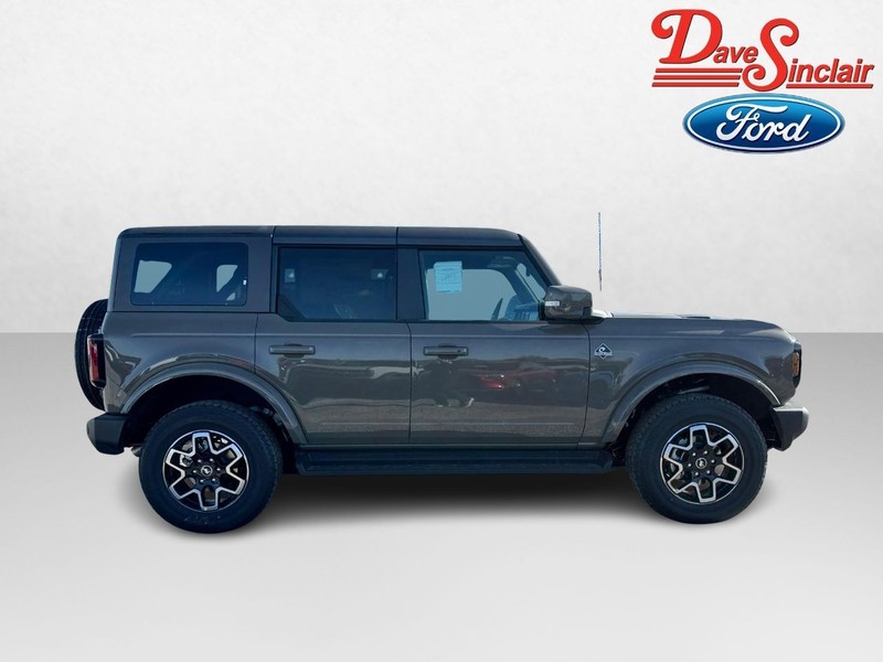 Ford Bronco Vehicle Full-screen Gallery Image 05