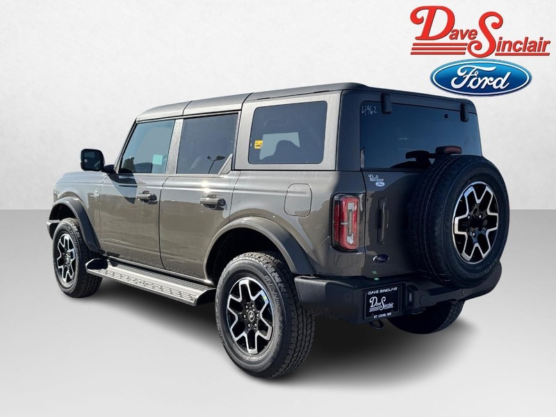 Ford Bronco Vehicle Full-screen Gallery Image 09
