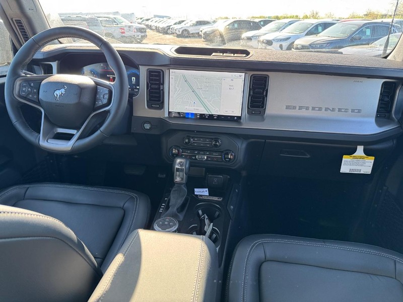 Ford Bronco Vehicle Full-screen Gallery Image 14