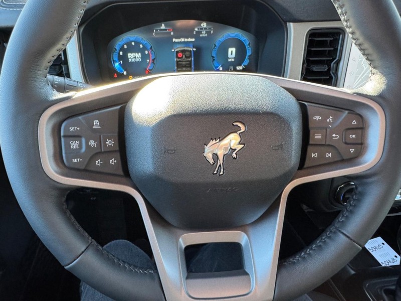 Ford Bronco Vehicle Full-screen Gallery Image 19