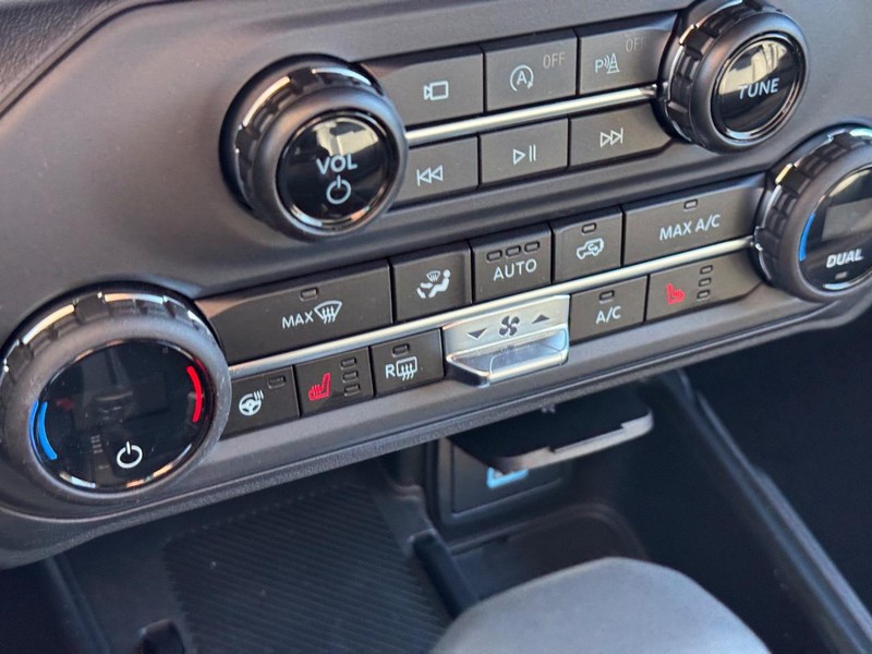 Ford Bronco Vehicle Full-screen Gallery Image 23