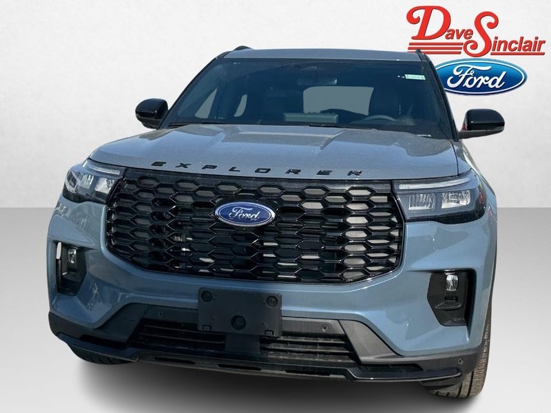 Ford Explorer Vehicle Full-screen Gallery Image 02