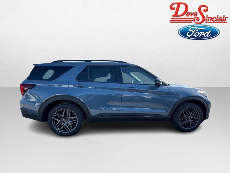 Ford Explorer Vehicle Full-screen Gallery Image 05
