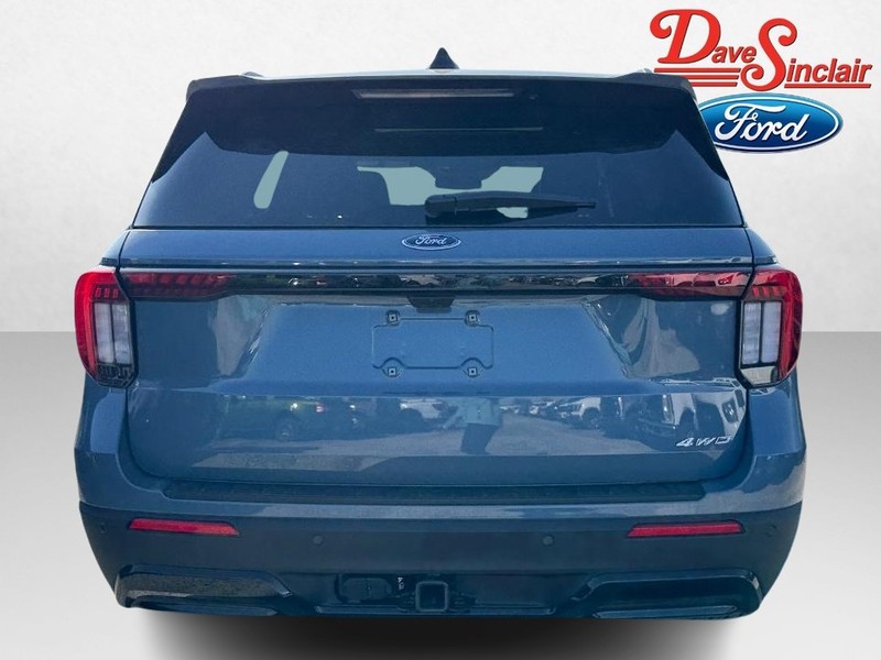 Ford Explorer Vehicle Full-screen Gallery Image 08
