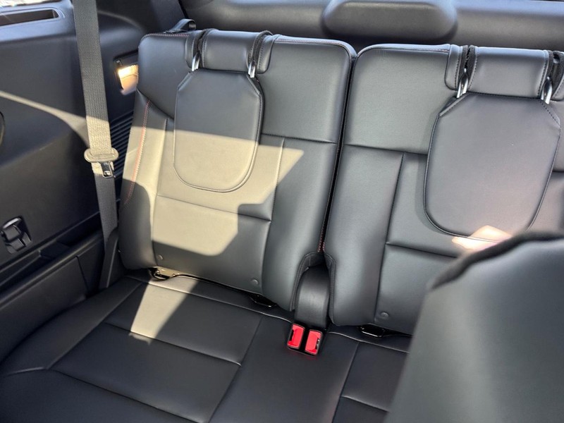Ford Explorer Vehicle Full-screen Gallery Image 15