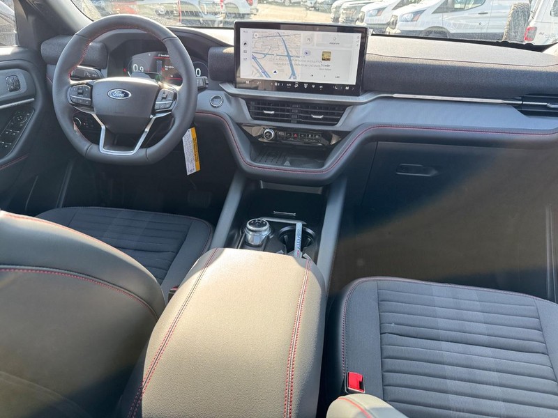 Ford Explorer Vehicle Full-screen Gallery Image 17