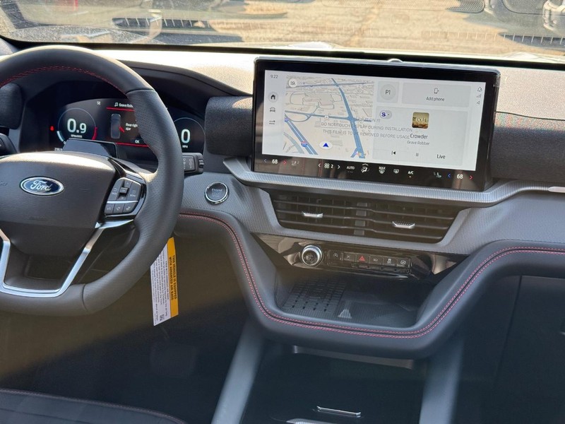 Ford Explorer Vehicle Full-screen Gallery Image 19