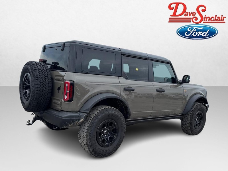 Ford Bronco Vehicle Full-screen Gallery Image 07