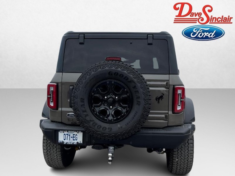Ford Bronco Vehicle Full-screen Gallery Image 08