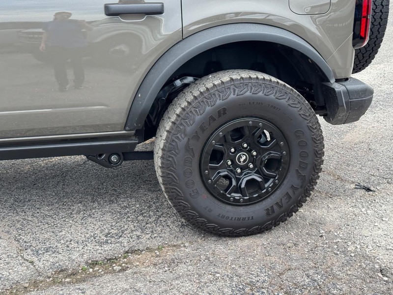 Ford Bronco Vehicle Full-screen Gallery Image 11