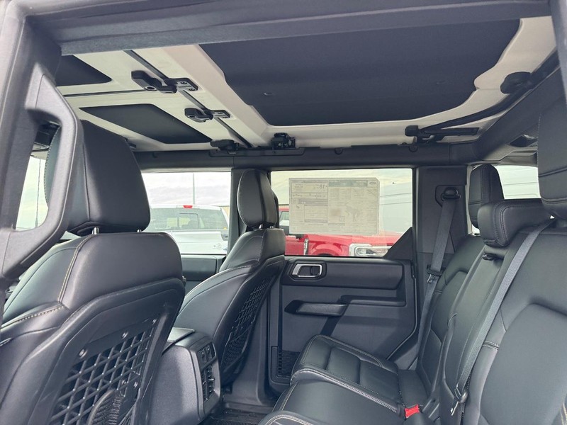Ford Bronco Vehicle Full-screen Gallery Image 12