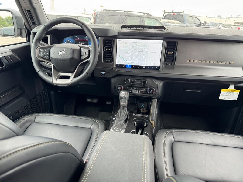 Ford Bronco Vehicle Full-screen Gallery Image 14