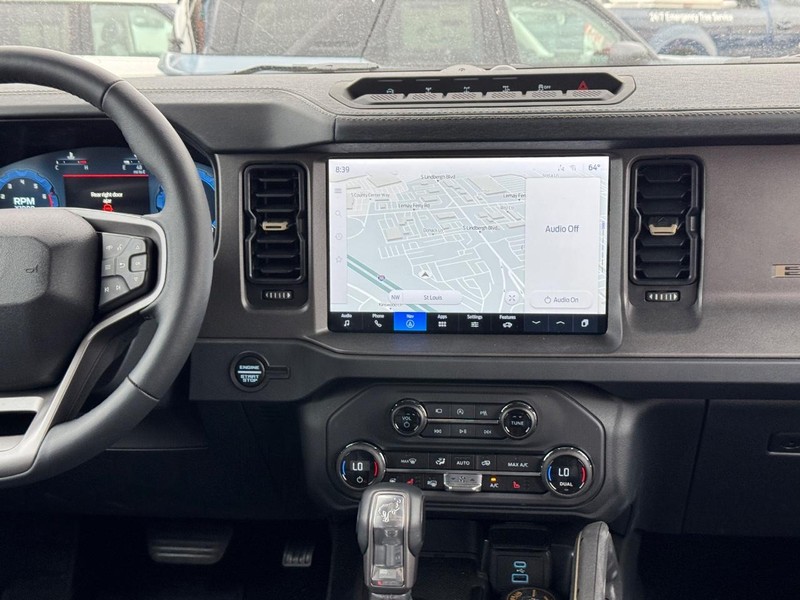 Ford Bronco Vehicle Full-screen Gallery Image 16