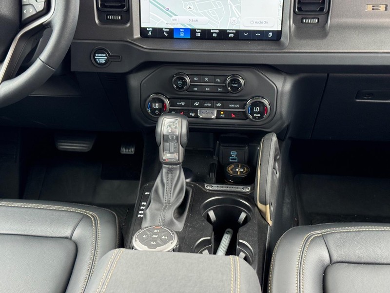 Ford Bronco Vehicle Full-screen Gallery Image 17