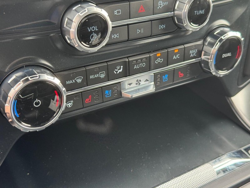 Ford F-150 Vehicle Full-screen Gallery Image 25