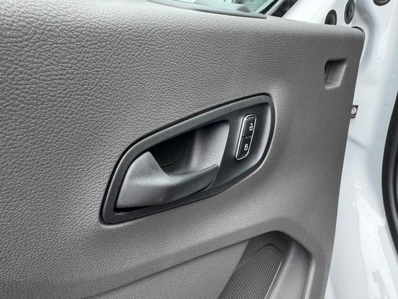 Ford Transit Cargo Van Vehicle Full-screen Gallery Image 18