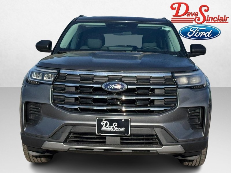 Ford Explorer Vehicle Full-screen Gallery Image 02