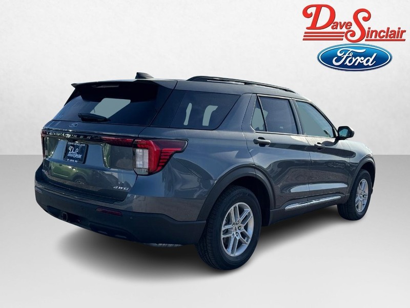 Ford Explorer Vehicle Full-screen Gallery Image 07