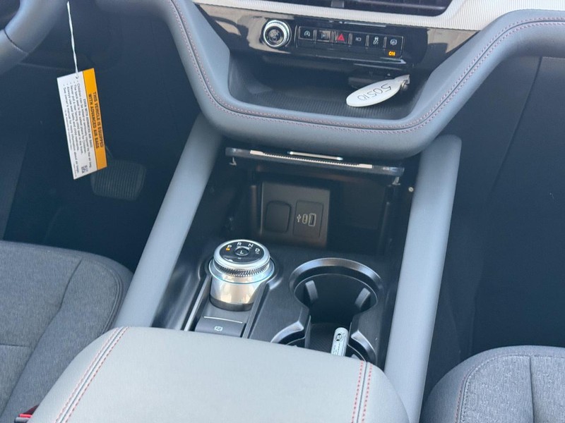 Ford Explorer Vehicle Full-screen Gallery Image 18