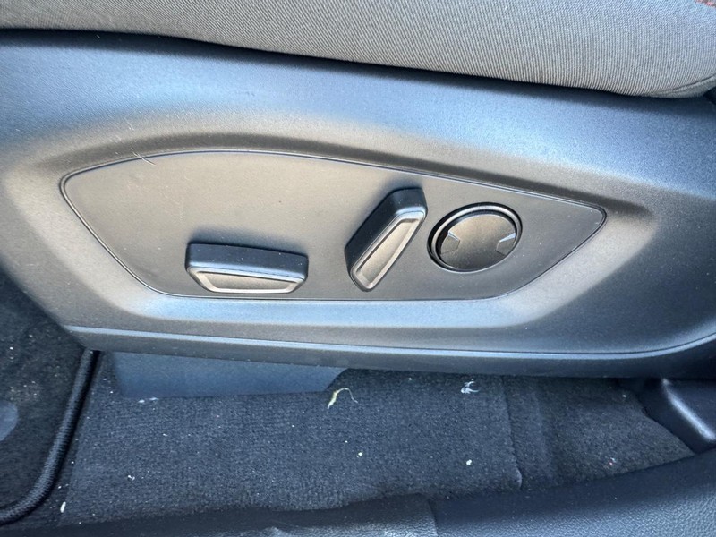 Ford Explorer Vehicle Full-screen Gallery Image 19