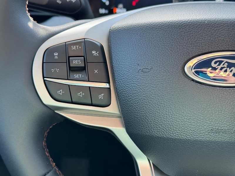 Ford Explorer Vehicle Full-screen Gallery Image 22