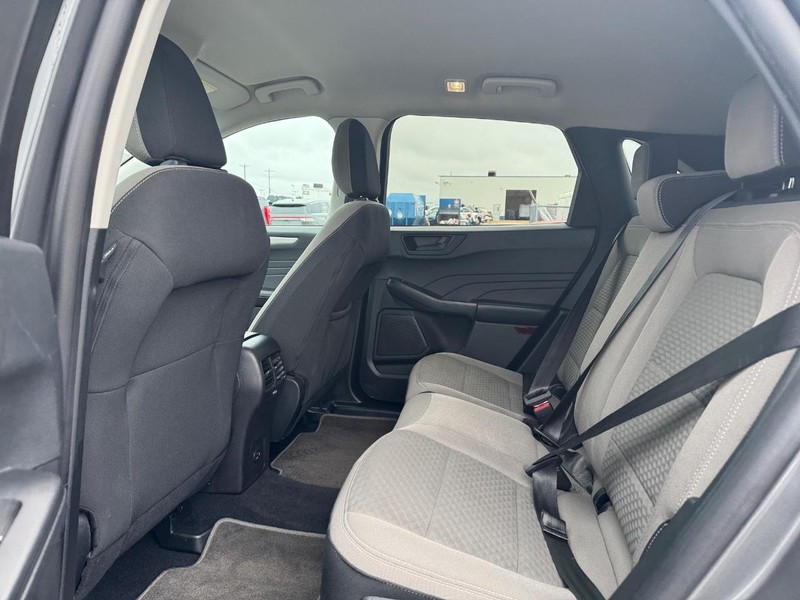 Ford Escape Vehicle Full-screen Gallery Image 12