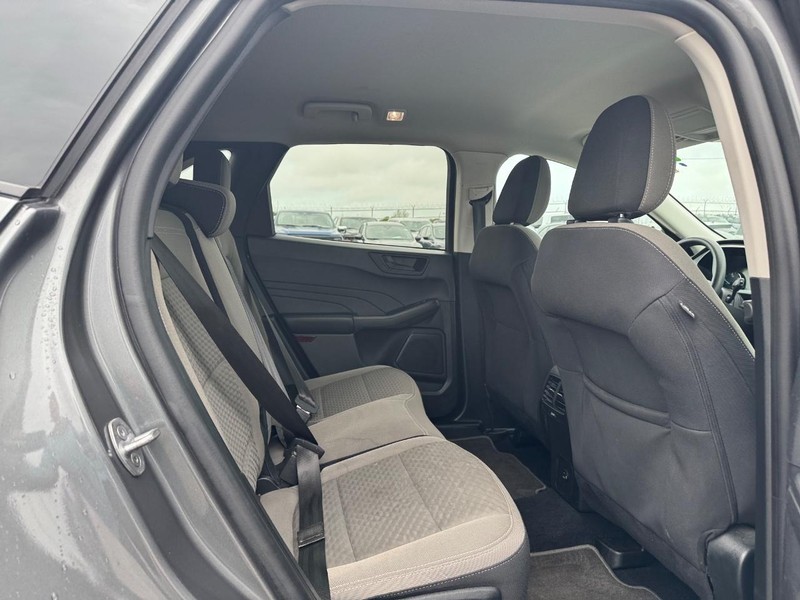 Ford Escape Vehicle Full-screen Gallery Image 13