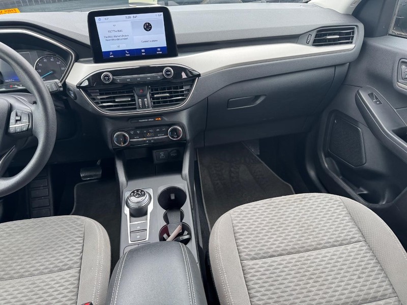 Ford Escape Vehicle Full-screen Gallery Image 16