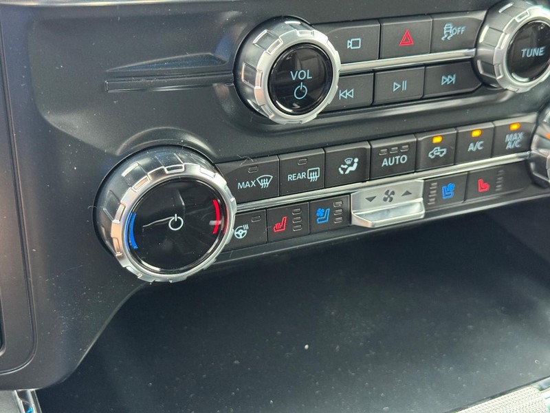 Ford F-150 Vehicle Full-screen Gallery Image 25