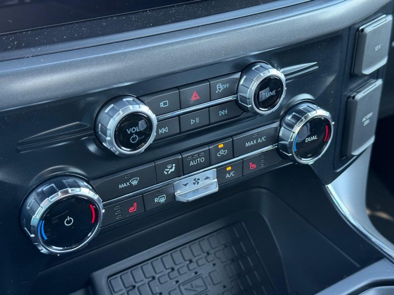 Ford F-150 Vehicle Full-screen Gallery Image 25
