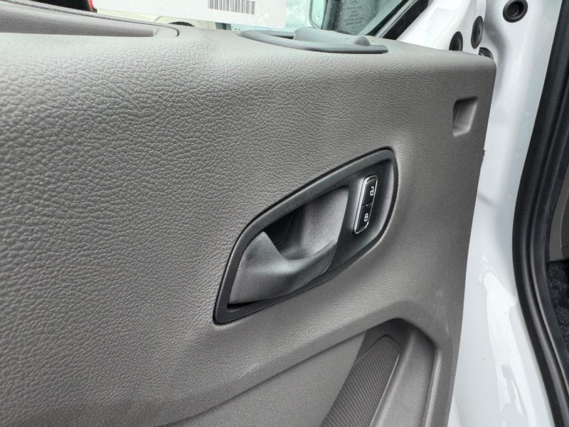 Ford Transit Cargo Van Vehicle Full-screen Gallery Image 18